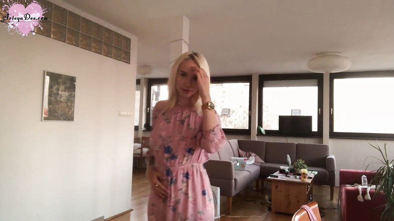 Arteya: Brud klär av sig och visar sin kropp före ett...