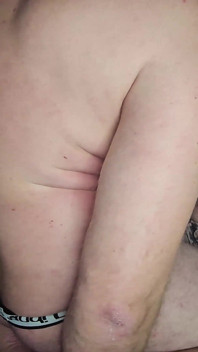 Tři hardcore videa se sexy milf lízajícím zadkem