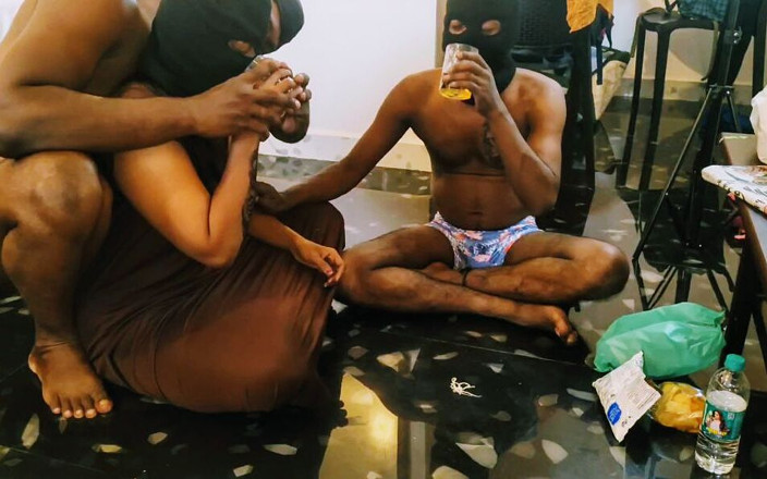 Tamilnaduu: My Wife Full Tipple and Handling Two Big Size Cocks