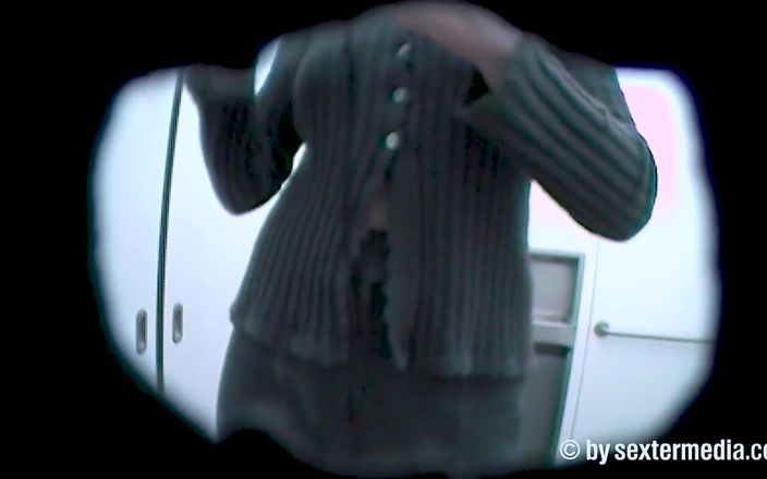 Viewer cam by Sextermedia: Anna在马桶上用大假阳具自慰