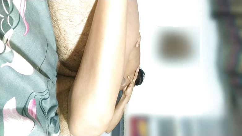 Rakul008: Après 1 an de ne pas baiser, elle a très faim...