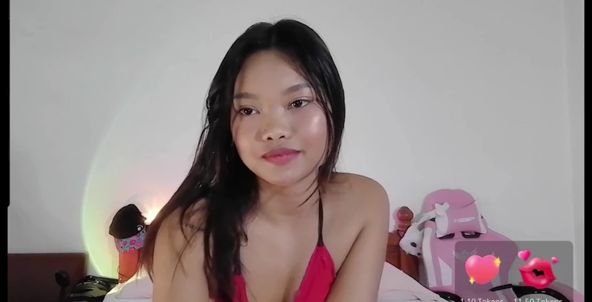 Cupcake: Spettacolo in webcam in bikini rosso