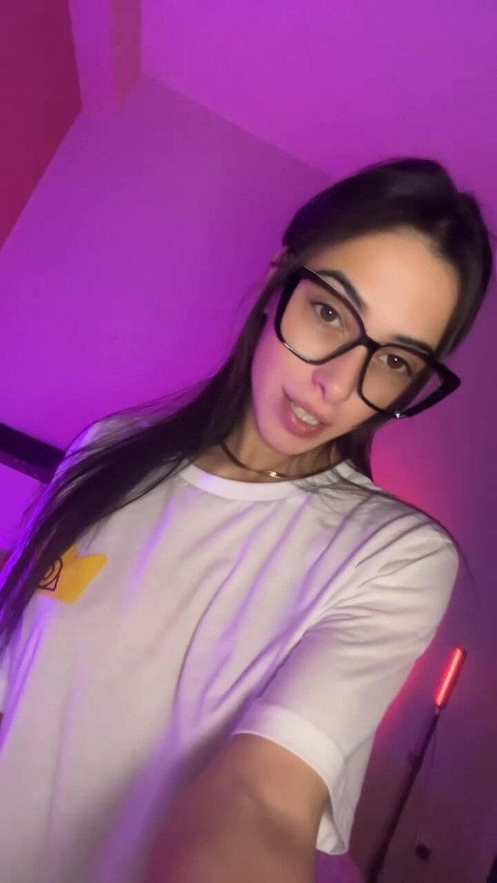 Fans of Sofia Sweetsecrett: T-shirt Large, Musique Et Provocation