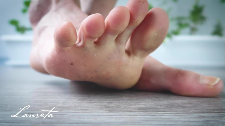 Lanreta: Super closeup feet and toes