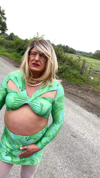 Kellycd2022: Amateur Crossdresser Kellycd2022 sexy milf down the lane in white...