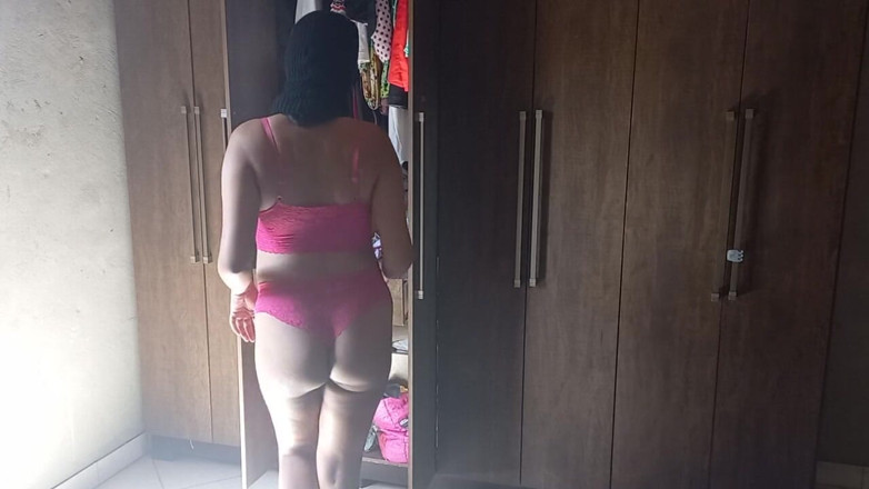 Beatriz De Jesus Silva: You choose which clothing to use in the next video,...