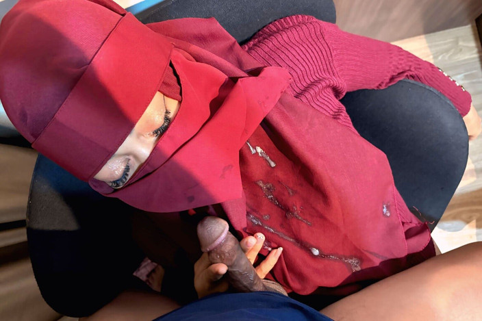 Clarelia: Une fille voilée apprend à baiser son beau-père