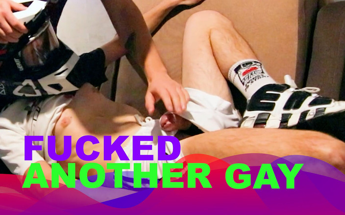 Sneakersmax98: 다른 남자를 열심히 따먹는 남자