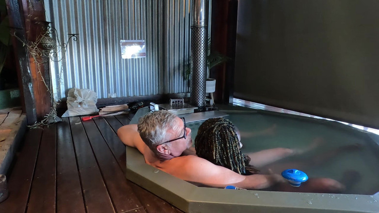 Black Swan: Ébano milf consigue su culo comido y coño tocado en...