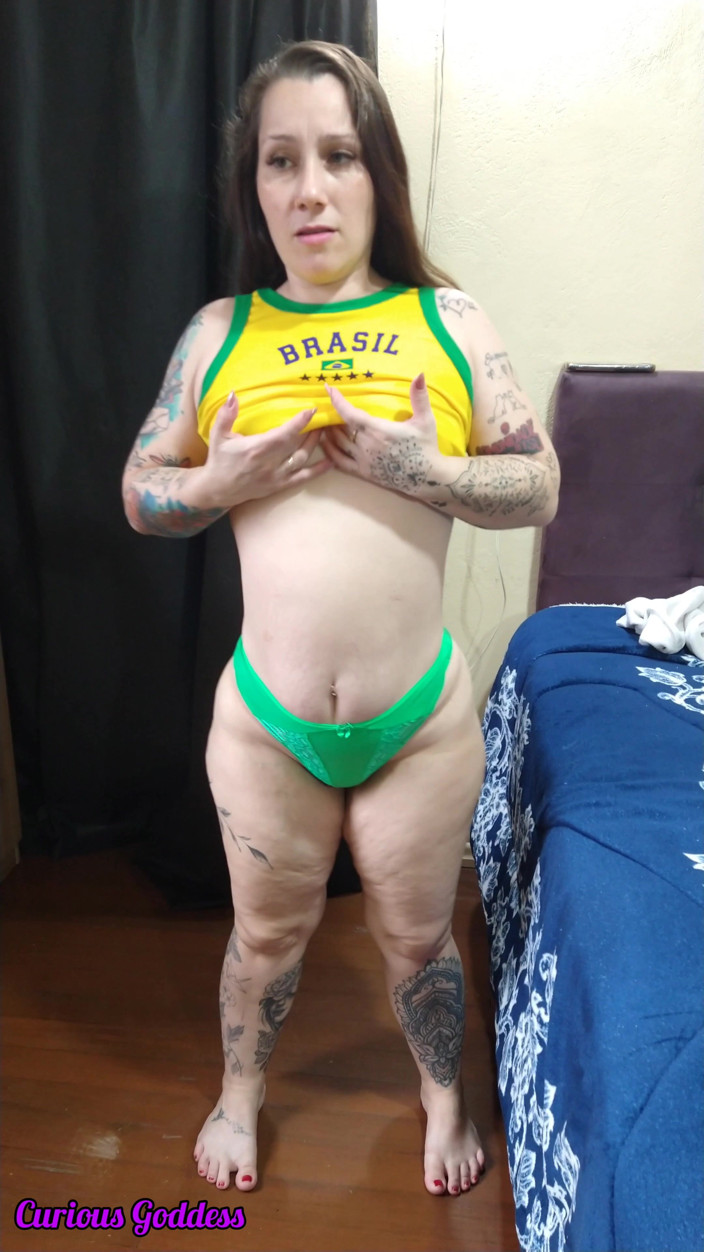 Adrian And Curious: Nieuwsgierige godin - Braziliaanse milf grote kont harige kut masturbatie