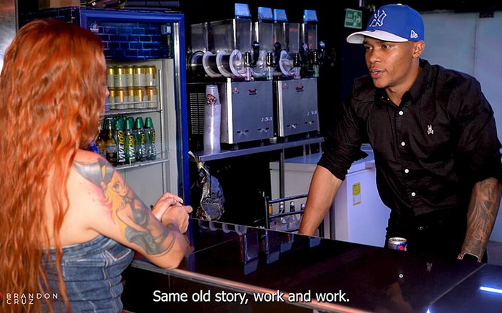 BrandonCruz82: Une barman a des relations sexuelles risquées au travail avec...