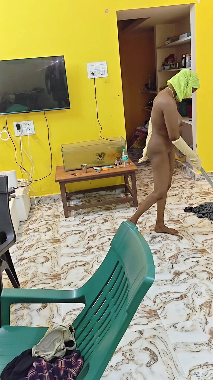 Thesana: Služka a majitel