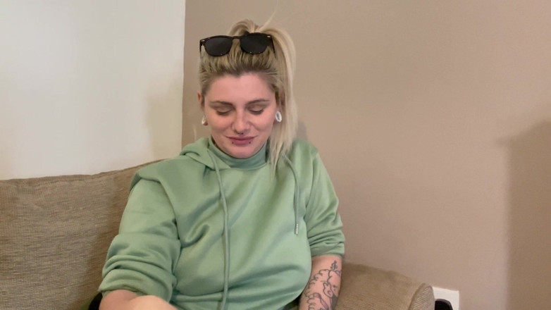 EeveeXo: Hockey Step-mom Gets Bloated and Fucks Her Step-sons Best Friend