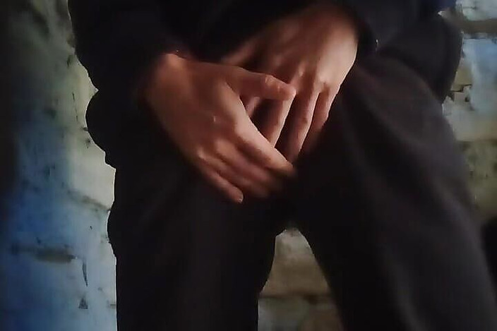 Gangbang straight: Pijat tanah untuk ngentot saudara tiri italia dan kencing bareng...