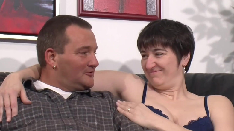 Deutsche Amateur Pornos: German MMF Threesome Brings All the Hot Juices Out!