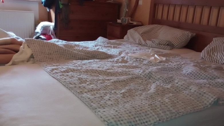 Mark Hannes: ウィス・サテン・スリップハンプ・マスターベーション