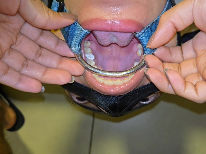 Pietro Montoya: Těhotná žena bere ptáka hluboko do krku, dokud nepije mléko