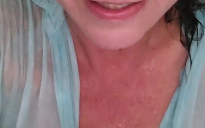 Elite lady S: Lonely American MILF Needs a Hot Shower and Masturbation Session