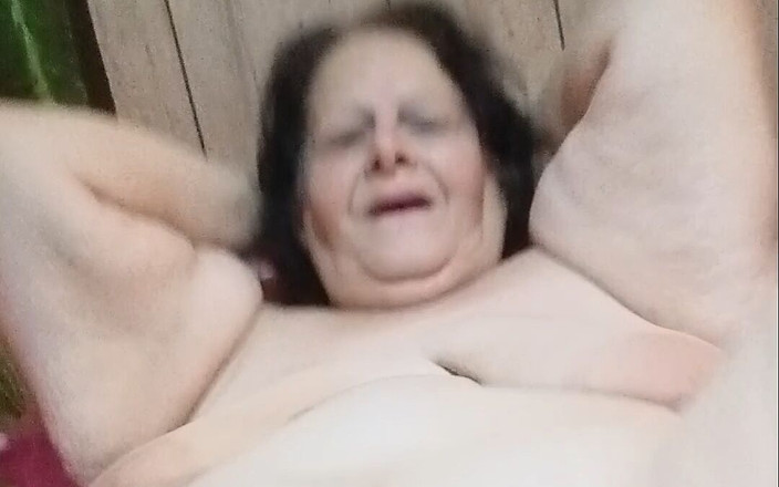 HerculesnVENUS: 健身房在她的阴户中性交12英寸粗糙的喷出