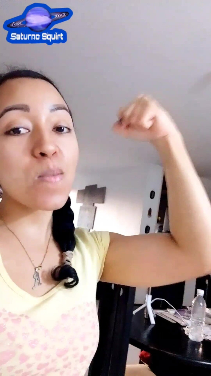 Saturno Squirt: Saturno Squirtは、ジムで良い結果を得て、より良い魅惑的な体を手に入れました
