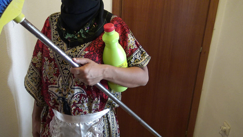 Souzan Halabi: 상사에게 림잡을 해주는 찐 아마추어 하녀