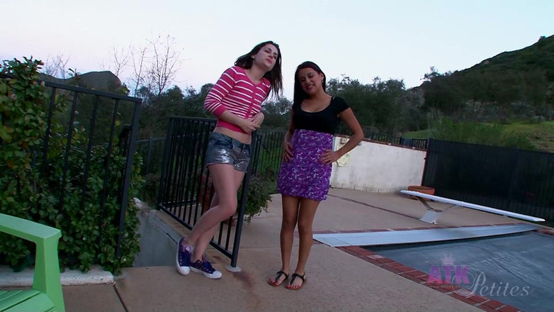 Classic ATK Petites: Lesbiană.