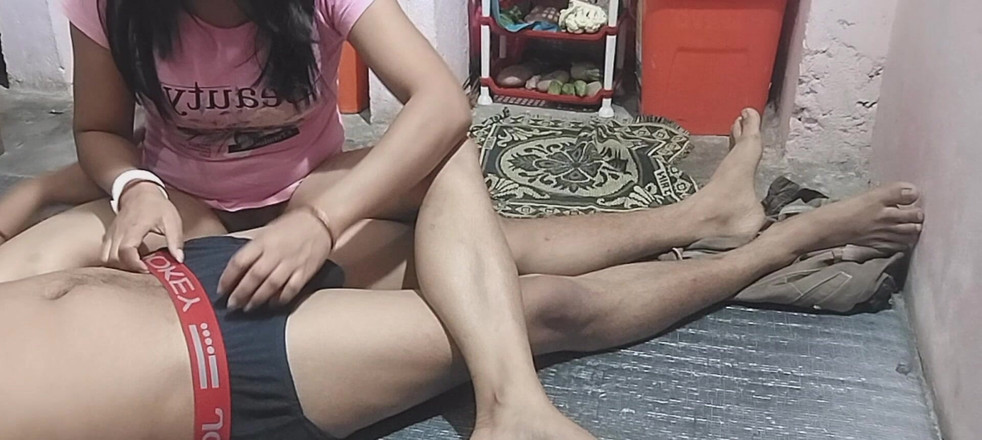 Uttar dinajpur: Quente indiana village dona de casa fode meio-irmão cozinha sala...