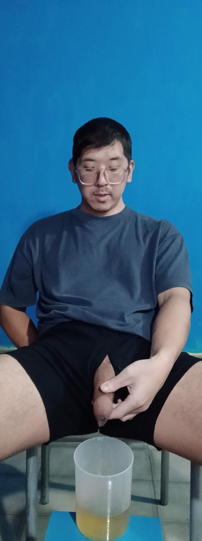 gyoenasianbigdick: Primeira Vez Fazendo Um Vídeo De Mijo