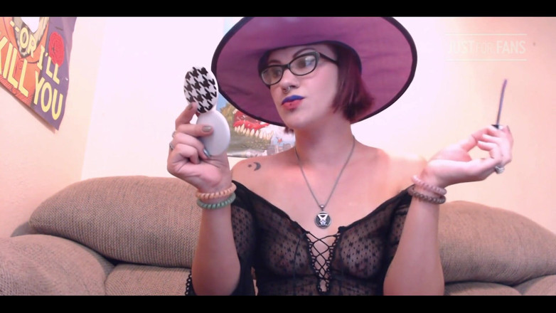 FondaDix: Bewitching Purple Lips