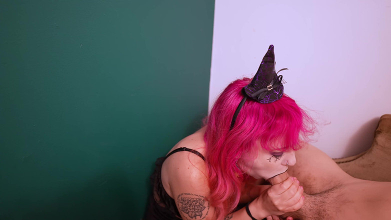 lilredvelvettt: Ведьма сжимает твой член и делает тебя куколдой