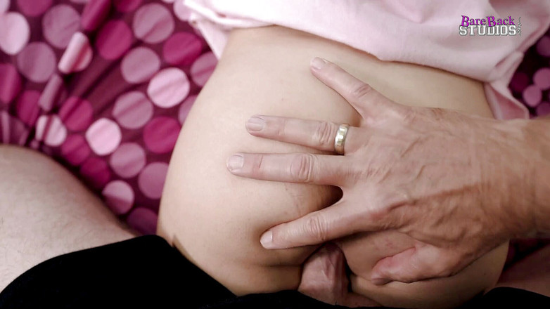 Bare Back Studios: Bailey Base v mé neodolatelné nevlastní dceře