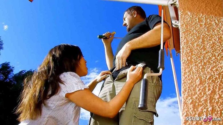 Full porn collection: 欲火中烧的继女引诱继父让她的屁股脱菊花