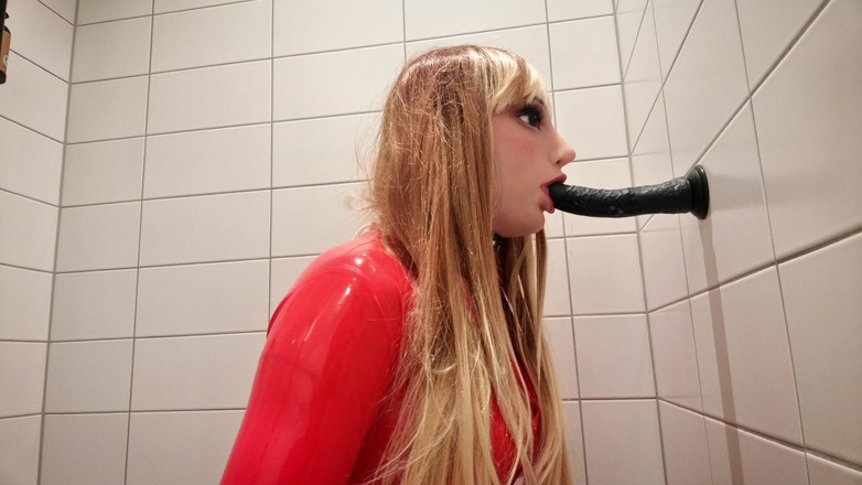 Hooded June: 深喉练习