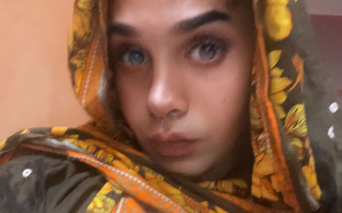 Apple00001: बहिन पेशाब पीने का दिन.