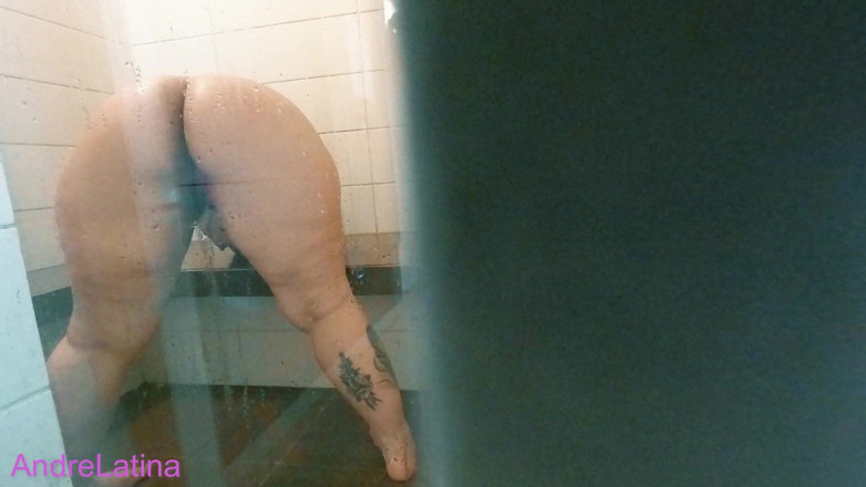 Gatita latina: 그녀는 발정나서 자위해