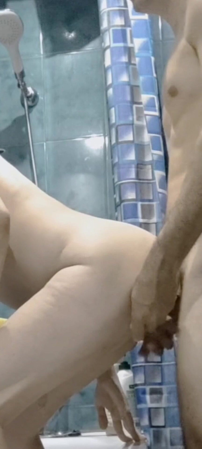 Hotlia: Przyrodni brat męża błagał o seks ze swoją żoną - całkowita deprawacji