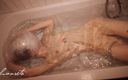 Lanreta: Jogo do respiro de camisinha em uma banheira