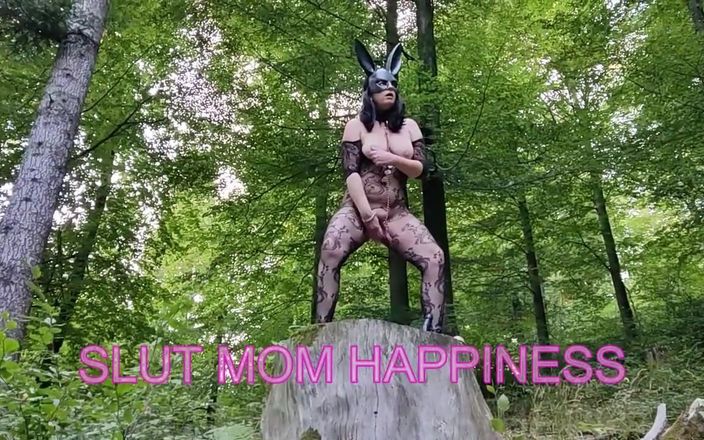 Toilet Mommy: Cosplay calda matura in tuta e coniglietta si masturba fino...