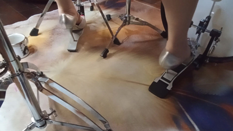 Mois Fantasys: Drumming in High Heels