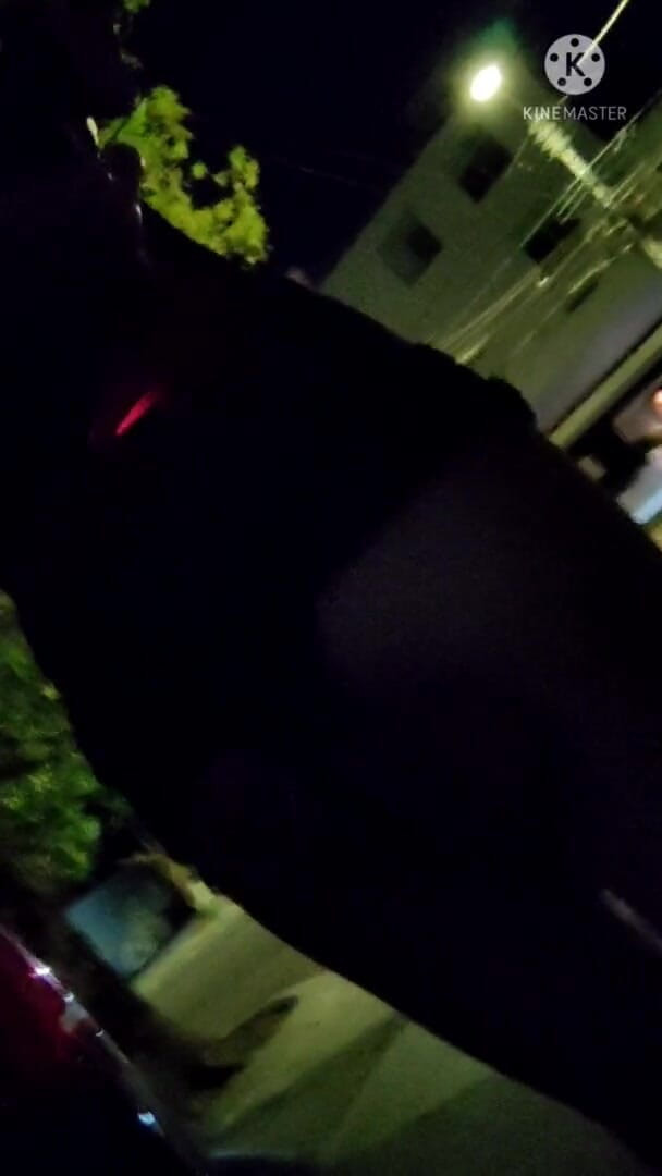 Traviezisha: シシーな女装者が大きなディルドを肛門に挿したまま外を歩いている。ほとんど歩けなかった...