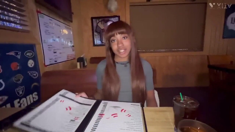 Fijii pornbox: 少女在被后入后被随机粉丝干大黑屌