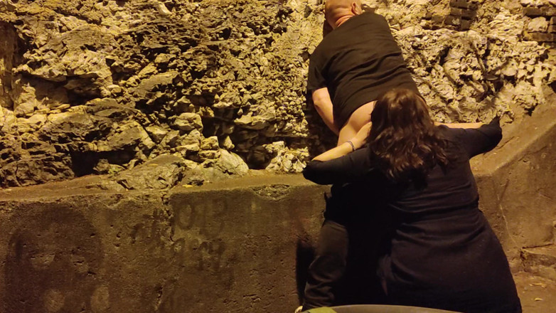 Toilet Mommy: Sexy holka ochutnává chlapův zadek