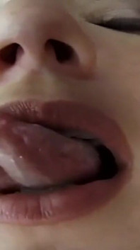 Memek sempit gadis hot 20 tahun dientot habis-habisan sama kontol besar pria kulit hitam