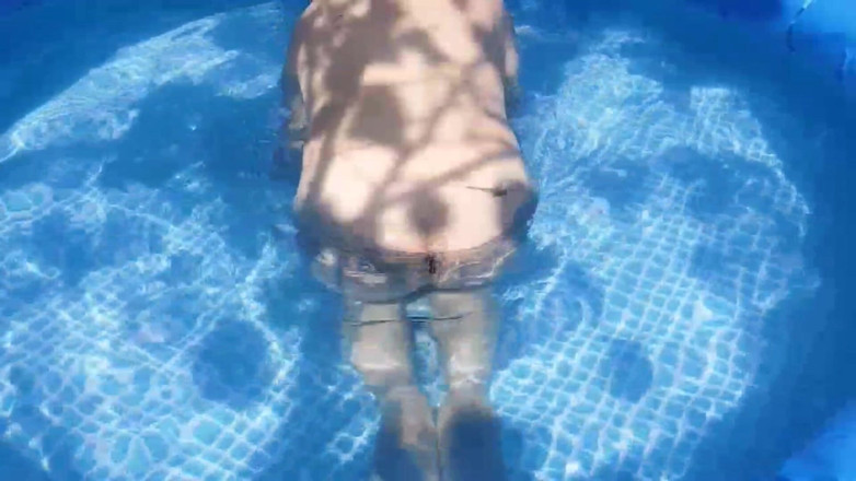 Kitty_Cross: Sissy si cewek imut lagi asik solo