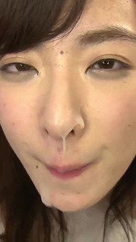 Yua Kana - 젖꼭지 길들이기 동안 정액을 구걸하다