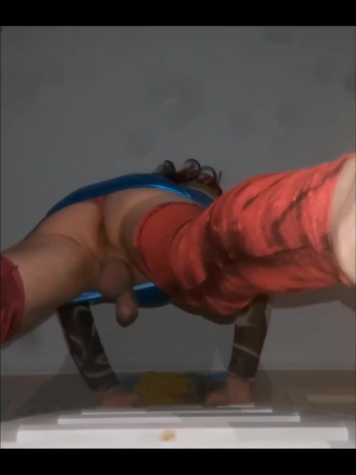 Lizzaali: Chi vuole tenere ancora la mia scaletta mentre spolvero il...