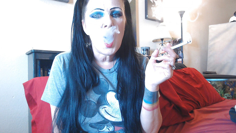 Abby Anna: 抽烟时的真实忏悔传记