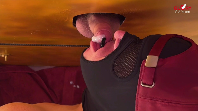 GLORYHOLEGAYS: Prins Albert in het Gloryhole: Het Zaad dat gevangen blijft...