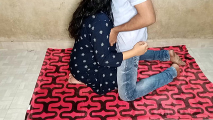 Queenrima: Mahasiwi hot india dientot habis-habisan sama teman kantornya untuk mendapatkan...