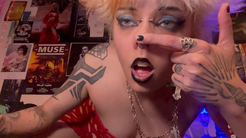 Glitterqueen1999: Goth Nostril Flaring, Rubbing Dildo, Drooling in Lipstick